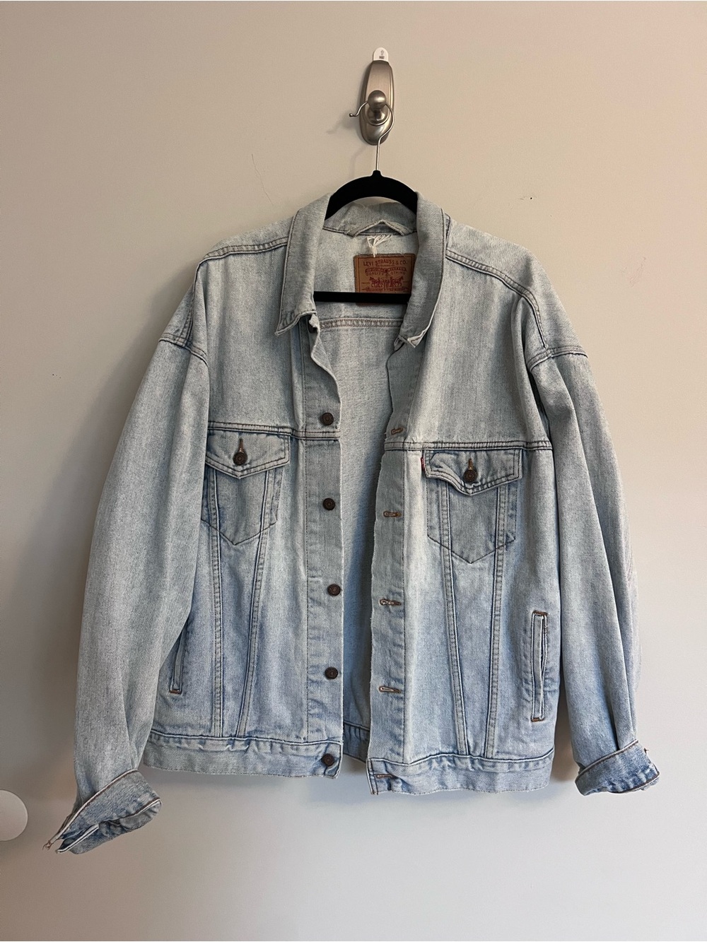 Vintage Levi’s 70507 Light Wash Denim Trucker Jacket XL Oversized Distressed